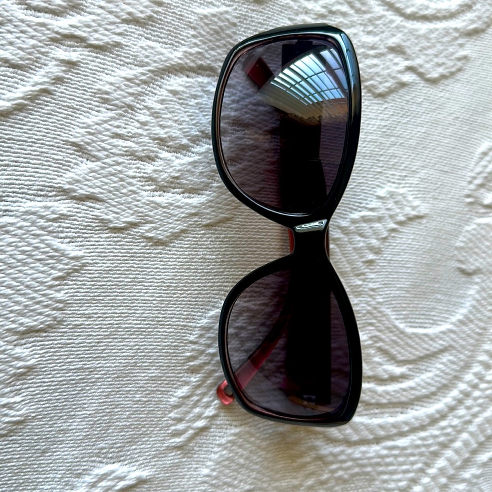 JUICY COUTURE SUNGLASSES 😎